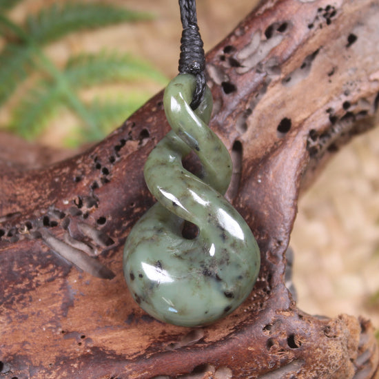 Twist or Pikorua carved from Serpentine