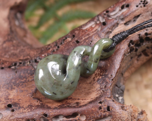 Twist or Pikorua carved from Serpentine