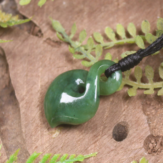 Twist or Pikorua carved from Hapopo Pounamu - NZ Greenstone