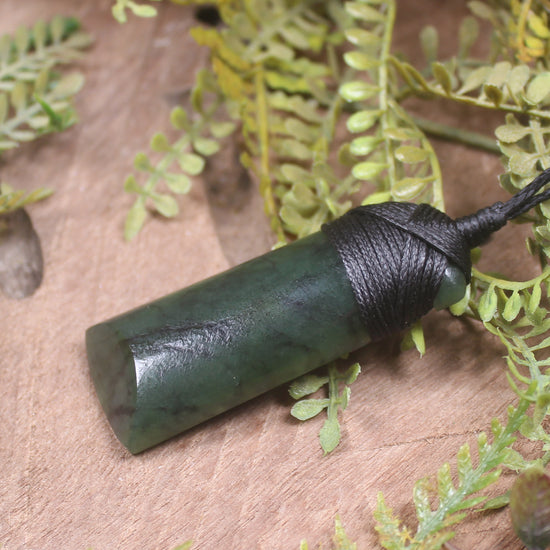 Rimu Pounamu Toki - NZ Greenstone