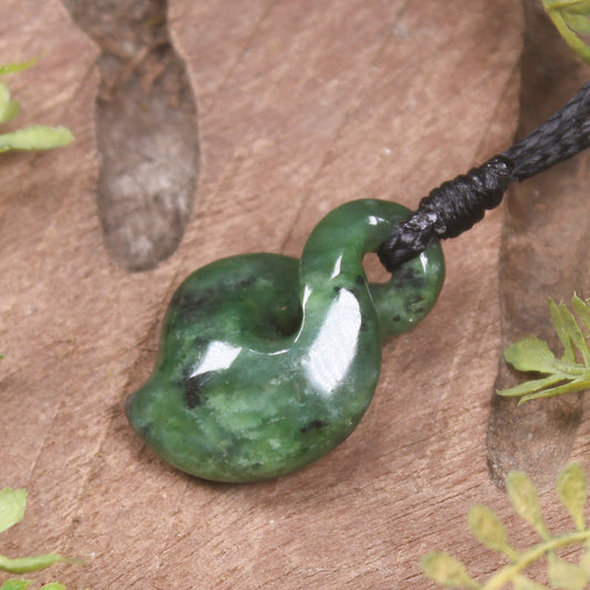 Twist or Pikorua carved from Hapopo Pounamu - NZ Greenstone