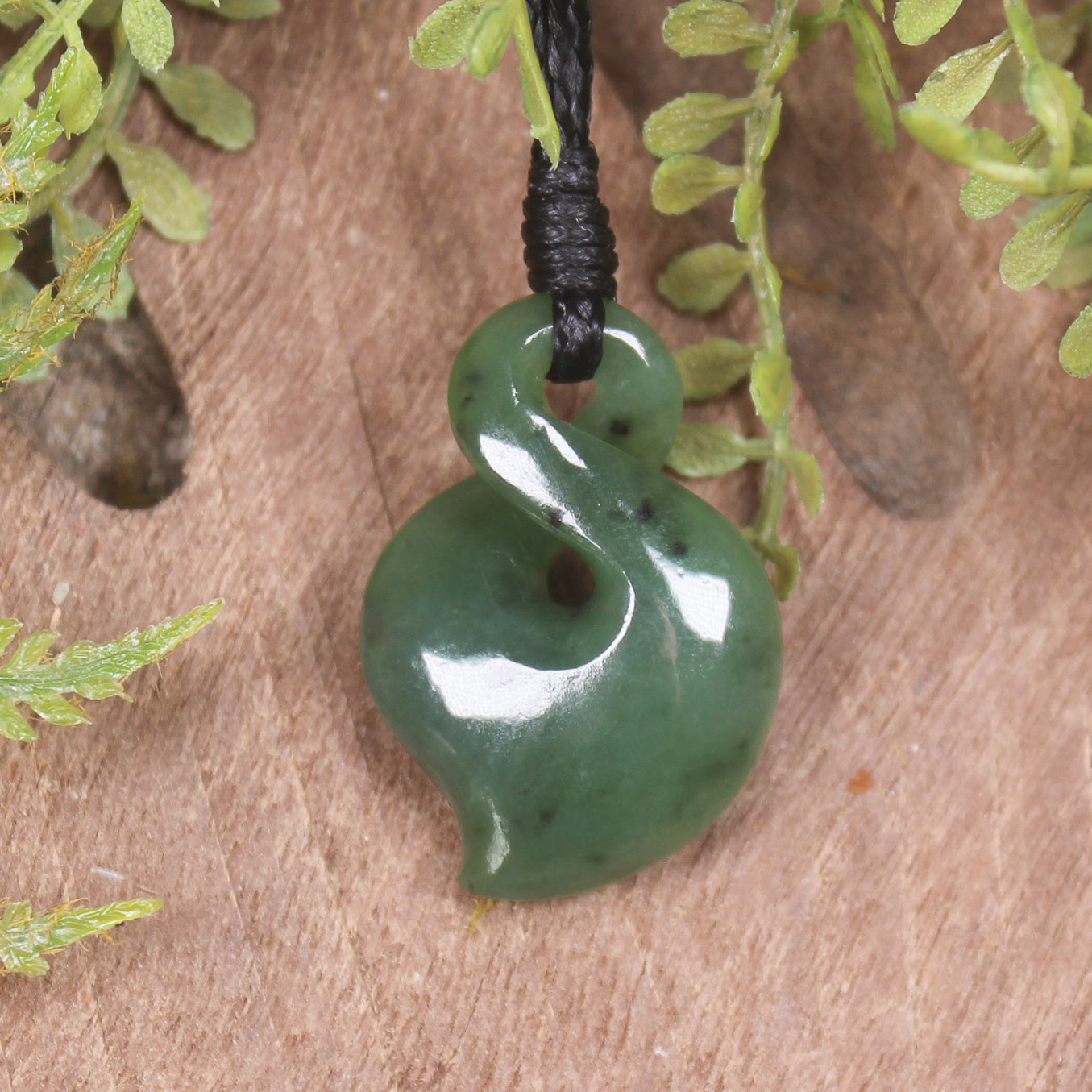 Twist or Pikorua carved from Hapopo Pounamu - NZ Greenstone
