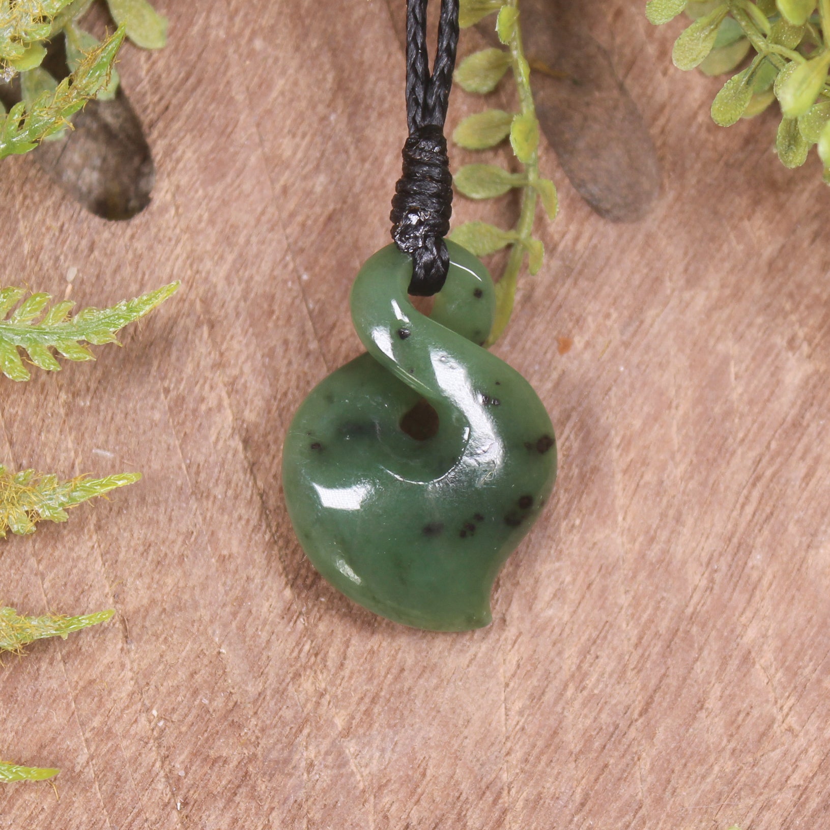 Twist or Pikorua carved from Hapopo Pounamu - NZ Greenstone
