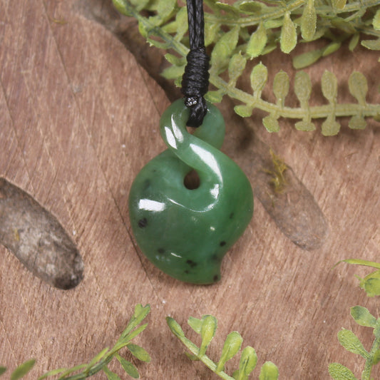 Twist or Pikorua carved from Hapopo Pounamu - NZ Greenstone