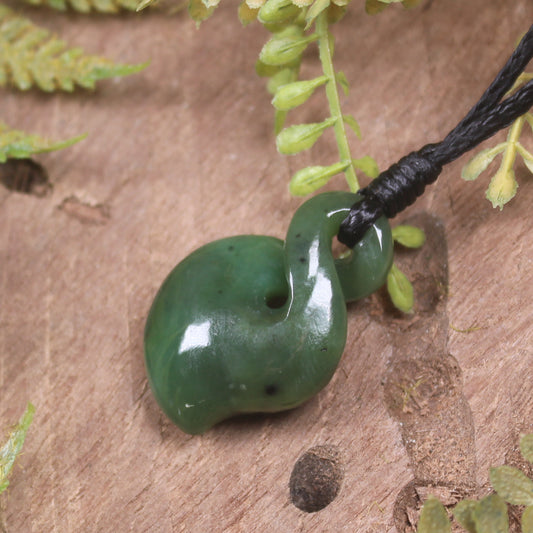 Twist or Pikorua carved from Hapopo Pounamu - NZ Greenstone