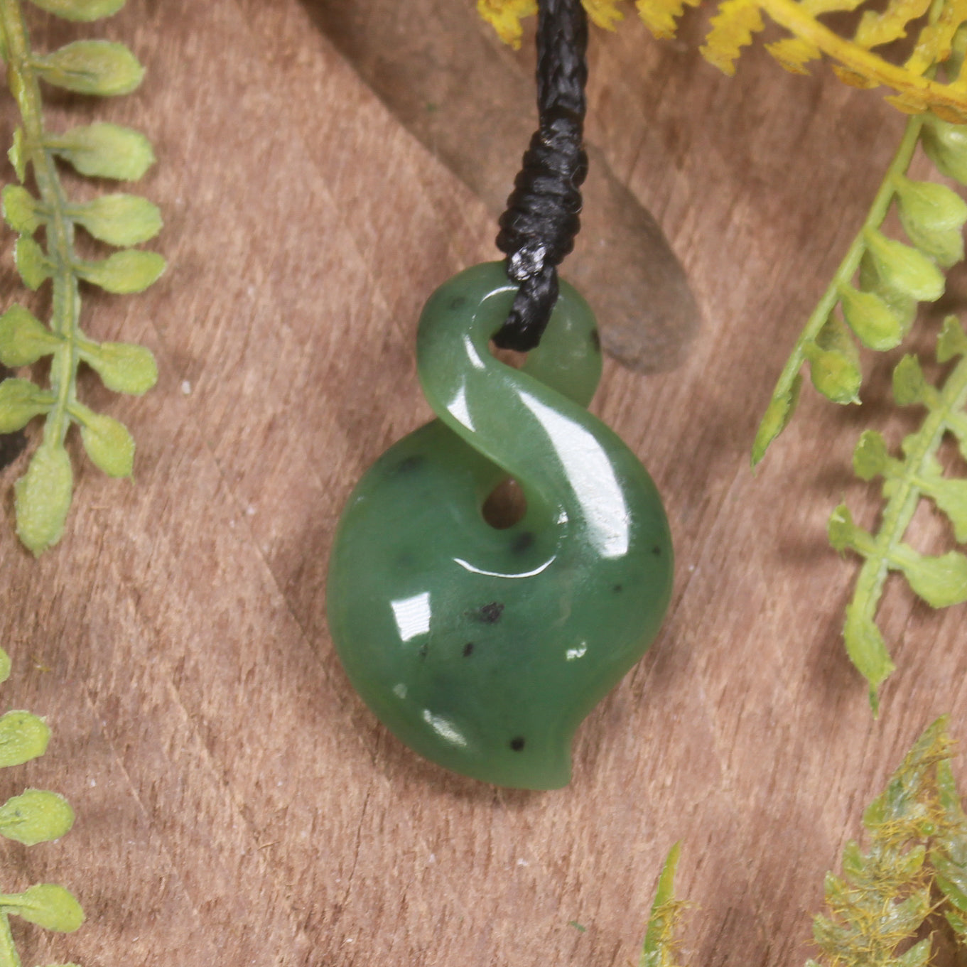 Twist or Pikorua carved from Hapopo Pounamu - NZ Greenstone