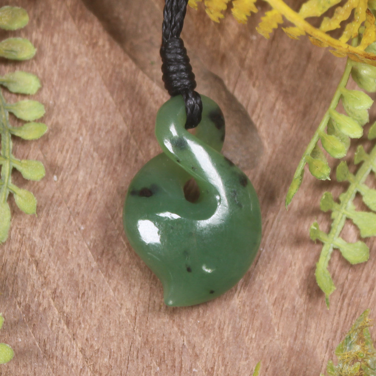 Twist or Pikorua carved from Hapopo Pounamu - NZ Greenstone