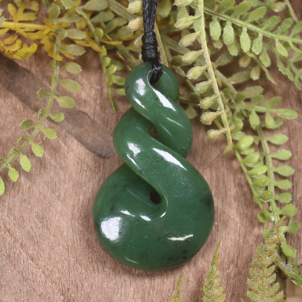 Twist or Pikorua carved from Hapopo Pounamu - NZ Greenstone