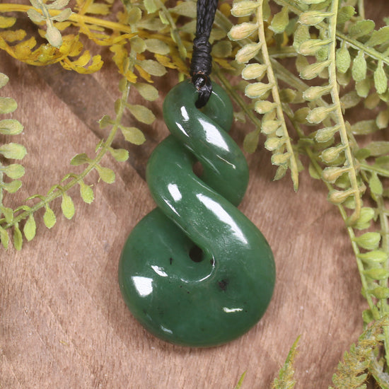 Twist or Pikorua carved from Hapopo Pounamu - NZ Greenstone