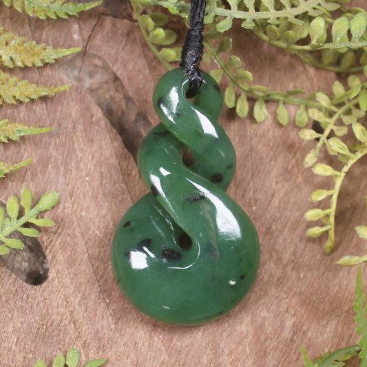 Twist or Pikorua carved from Hapopo Pounamu - NZ Greenstone