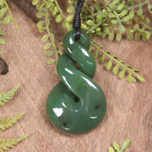 Twist or Pikorua carved from Hapopo Pounamu - NZ Greenstone