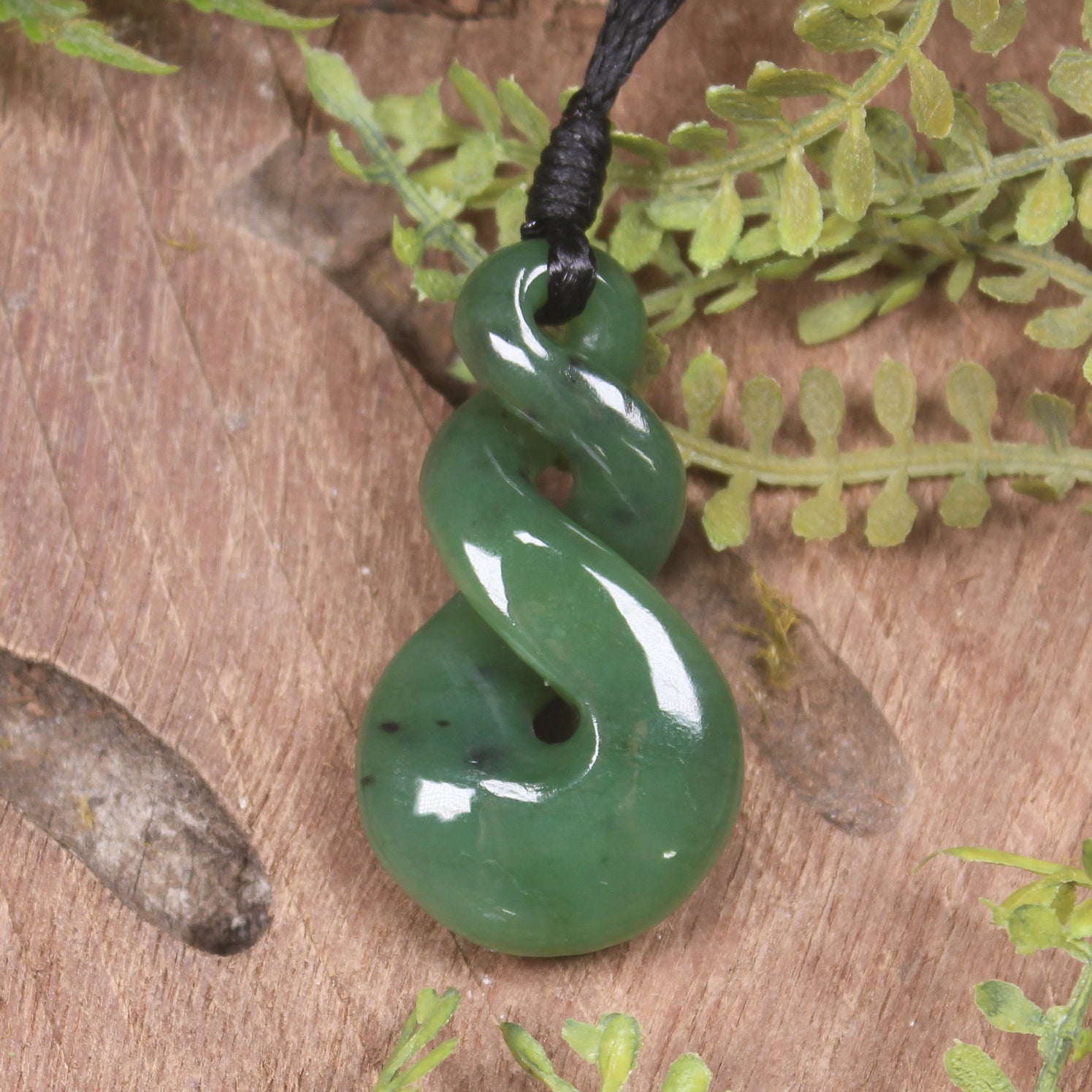 Twist or Pikorua carved from Hapopo Pounamu - NZ Greenstone