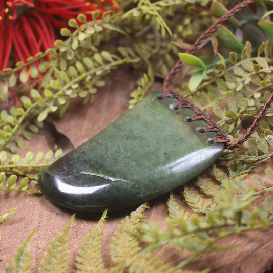 Tooth pendant carved from Kawakawa Pounamu - NZ Greenstone