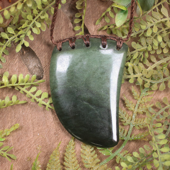 Tooth pendant carved from Kawakawa Pounamu - NZ Greenstone