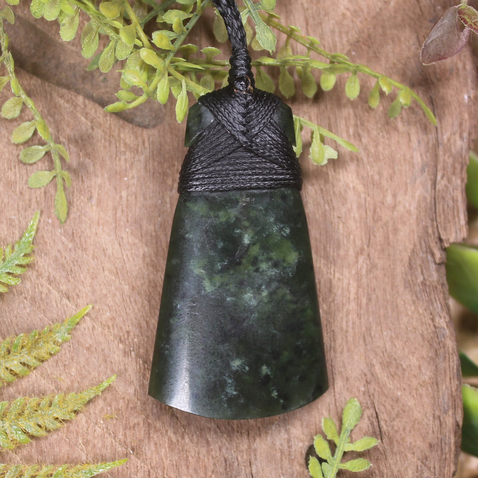 Kawakawa Pounamu Toki