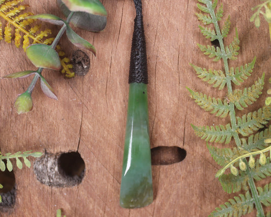 Hapopo Pounamu Toki - NZ Greenstone