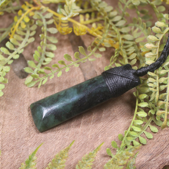 Rimu Pounamu Toki Pendant - NZ Greenstone
