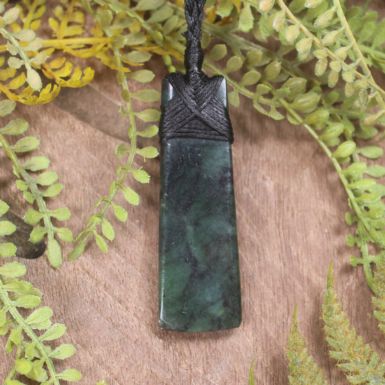 Rimu Pounamu Toki Pendant - NZ Greenstone