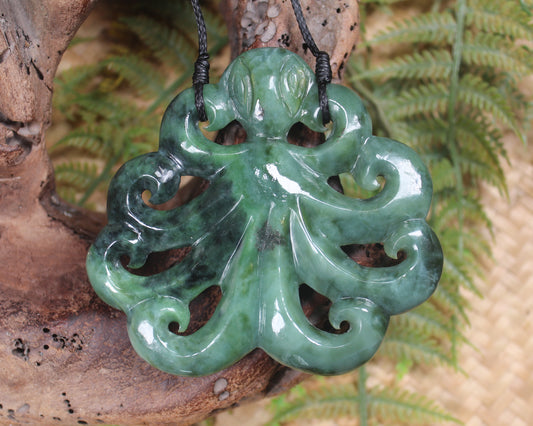 Te Wheke or Octopus Pendant carved from Inanga Pounamu - NZ Greenstone