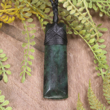 Rimu Pounamu Toki Pendant - NZ Greenstone