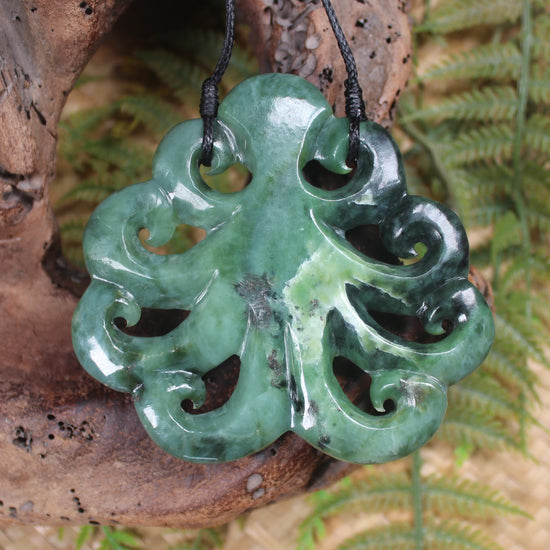 Te Wheke or Octopus Pendant carved from Inanga Pounamu - NZ Greenstone