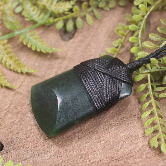 Kawakawa Pounamu Toki