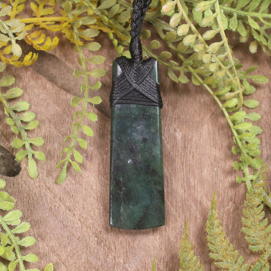 Rimu Pounamu Toki Pendant - NZ Greenstone