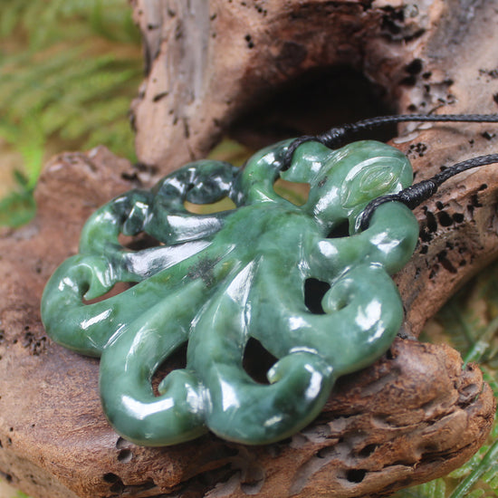 Te Wheke or Octopus Pendant carved from Inanga Pounamu - NZ Greenstone