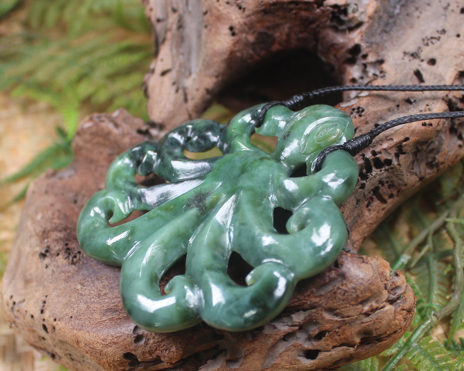 Te Wheke or Octopus Pendant carved from Inanga Pounamu - NZ Greenstone