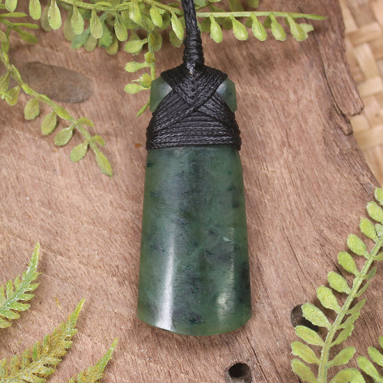 Kawakawa Pounamu Toki