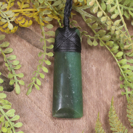 Hapopo Pounamu Toki - NZ Greenstone
