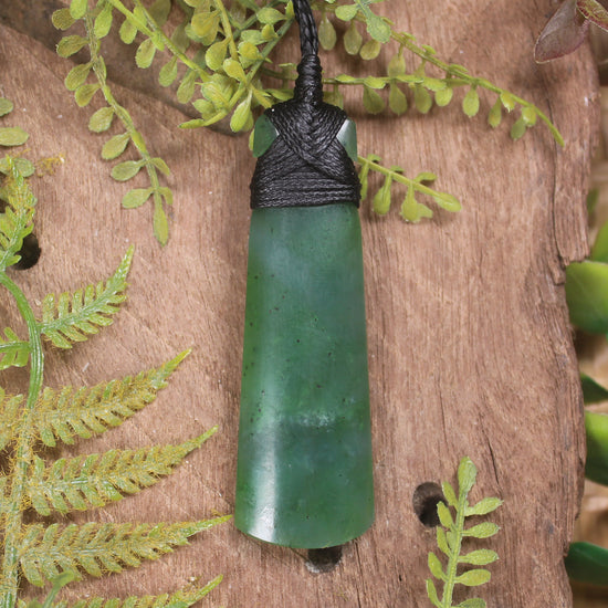 Hapopo Pounamu Toki - NZ Greenstone