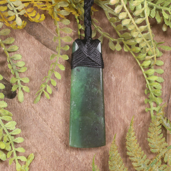 Hapopo Pounamu Toki - NZ Greenstone