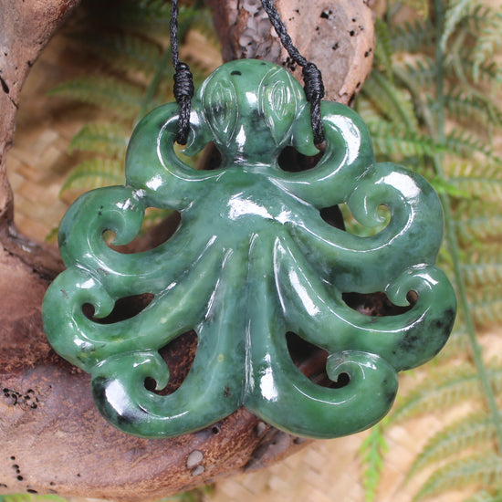Te Wheke or Octopus Pendant carved from Inanga Pounamu - NZ Greenstone