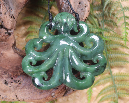 Te Wheke or Octopus Pendant carved from Inanga Pounamu - NZ Greenstone