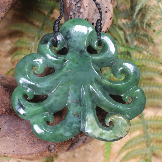 Te Wheke or Octopus Pendant carved from Inanga Pounamu - NZ Greenstone