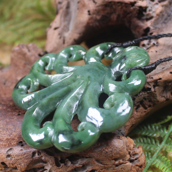 Te Wheke or Octopus Pendant carved from Inanga Pounamu - NZ Greenstone