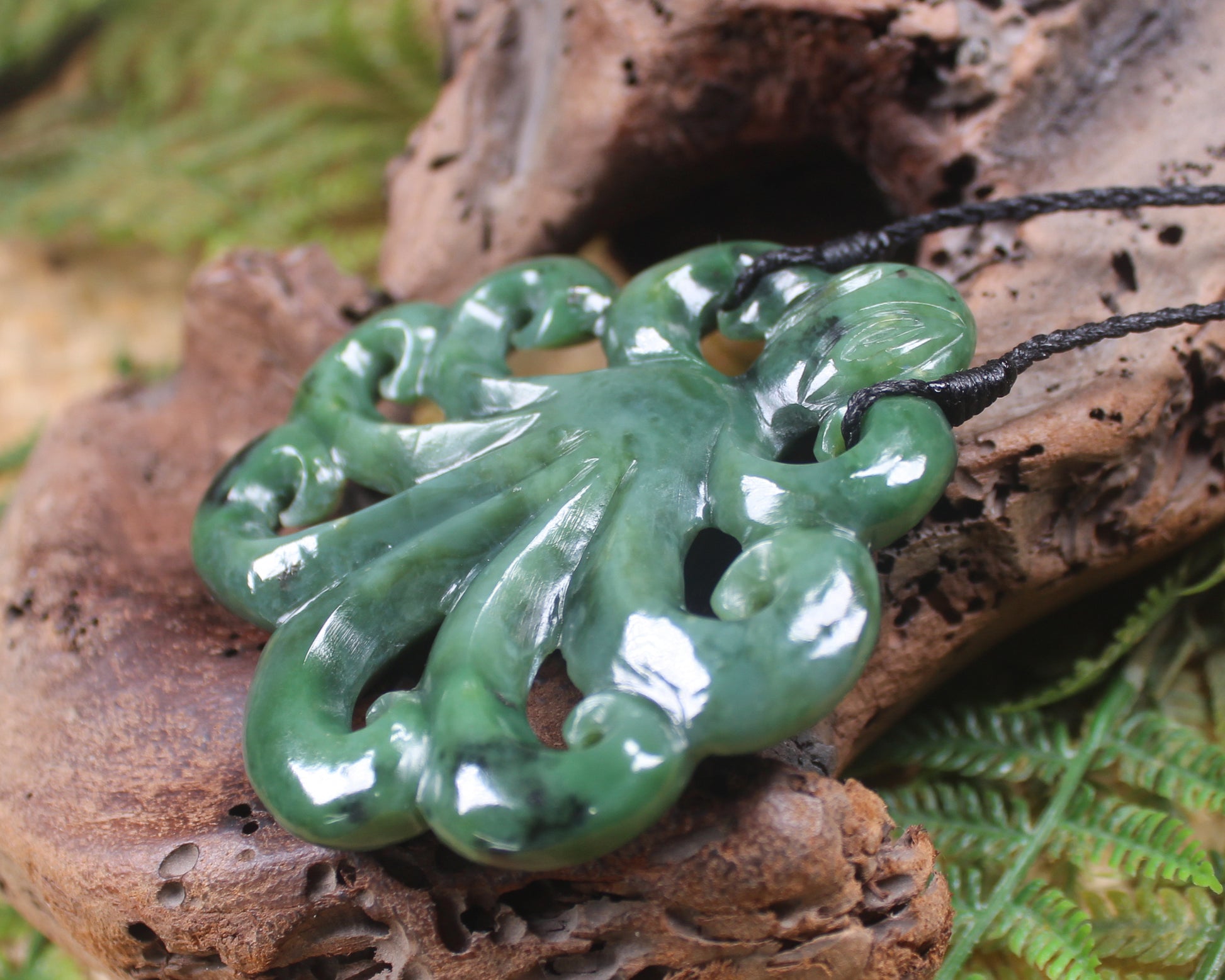 Te Wheke or Octopus Pendant carved from Inanga Pounamu - NZ Greenstone