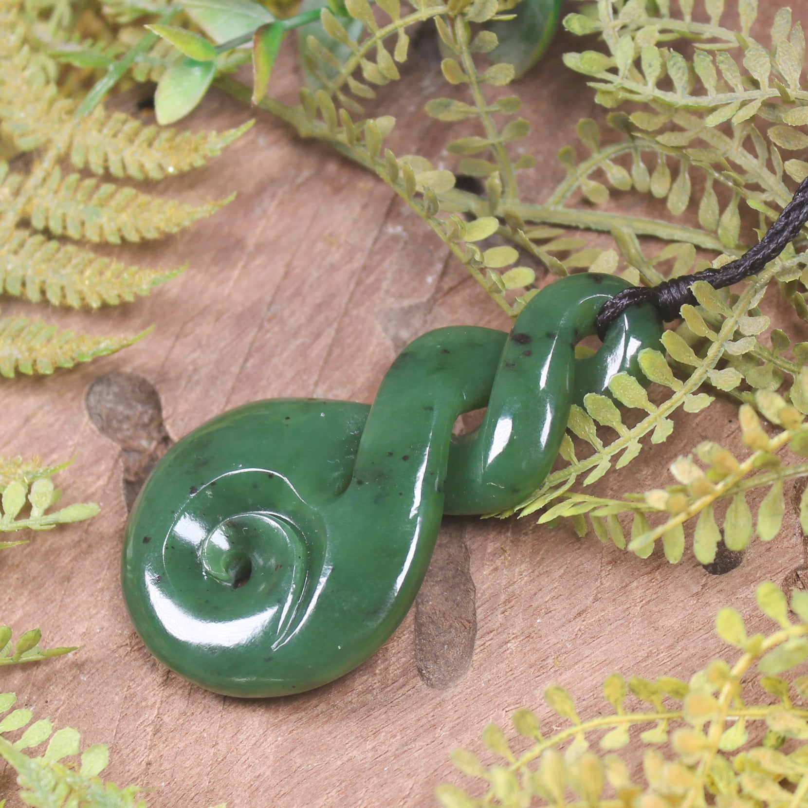 Twist or Pikorua carved from Hapopo Pounamu - NZ Greenstone