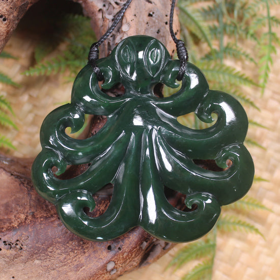 Te Wheke or Octopus Pendant carved from Kawakawa Pounamu - NZ Greenstone