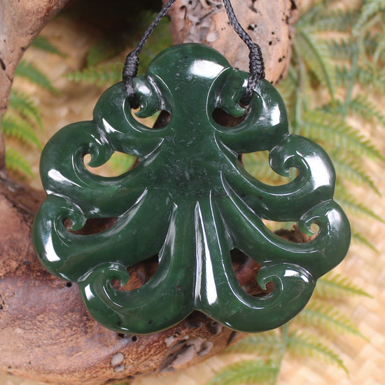 Te Wheke or Octopus Pendant carved from Kawakawa Pounamu - NZ Greenstone