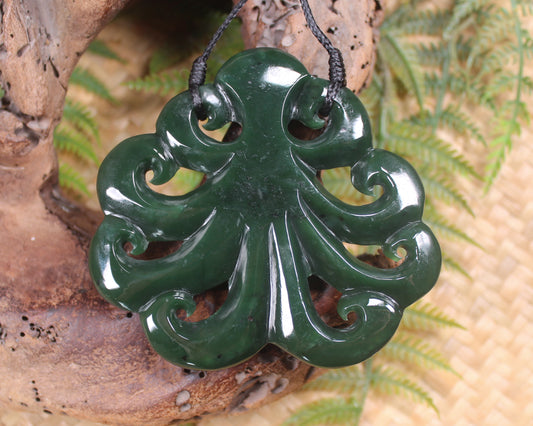 Te Wheke or Octopus Pendant carved from Kawakawa Pounamu - NZ Greenstone