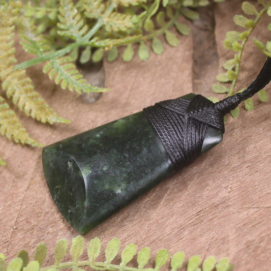 Rimu Pounamu Toki Pendant - NZ Greenstone