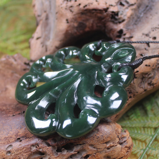 Te Wheke or Octopus Pendant carved from Kawakawa Pounamu - NZ Greenstone