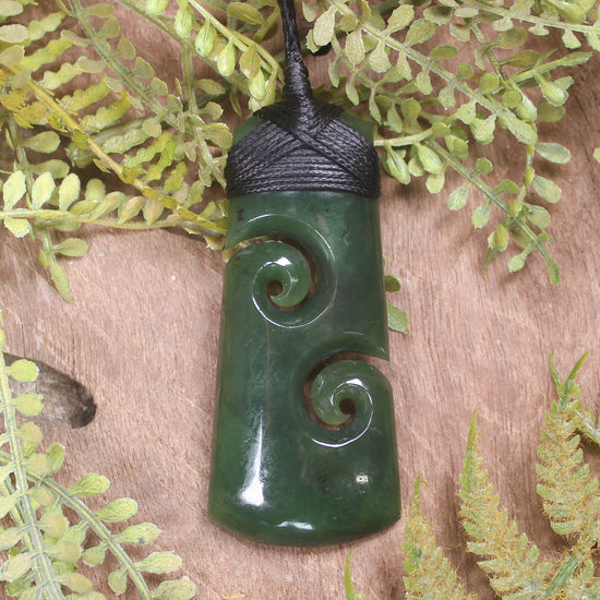 Kawakawa Pounamu Toki with Koru