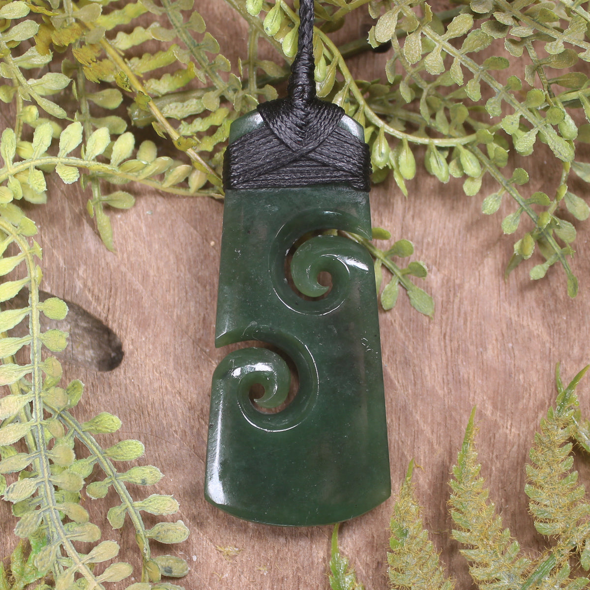 Kawakawa Pounamu Toki with Koru