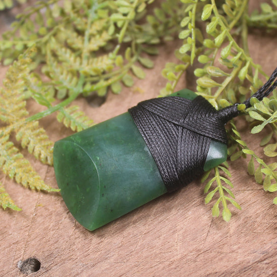 Hapopo Pounamu Toki - NZ Greenstone