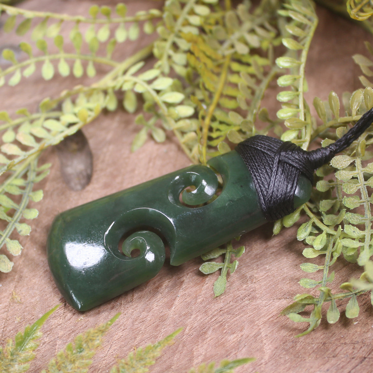 Kawakawa Pounamu Toki with Koru