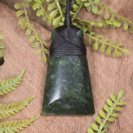 Kawakawa Pounamu Toki