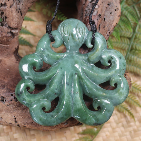 Te Wheke or Octopus Pendant carved from Inanga Pounamu - NZ Greenstone
